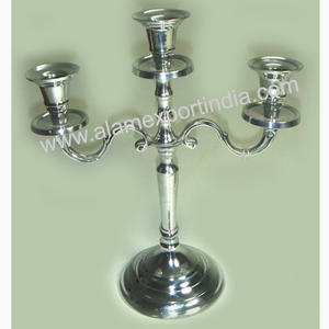 Candélabre en métal à trois bras, porte-bougie décoratif pour mariage, taille personnalisable, fait à la main - Product Image 1