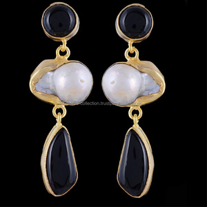 Pendientes de tuerca de ónix negro hechos a mano, accesorio de moda de Latón chapado en oro para fiestas, regalos, compromisos, aniversarios, venta al por mayor - Product Image 1