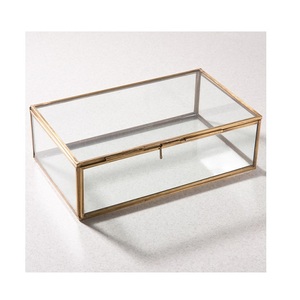 Petite boîte en laiton, boîte en verre avec cadre métallique - Product Image 3