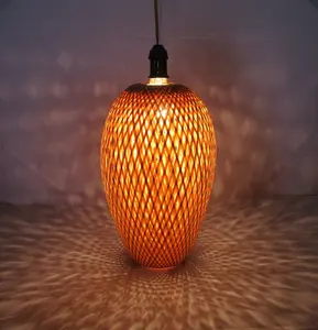 Handgefertigte Bambus-Lampenschutzpendelle Deckenblende Ellipsformenform Vintage Bambus Kunstpendelleuchte