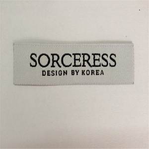 Etiqueta tejida de satén personalizada de alta calidad diseñada OEM personalizada - Product Image 2