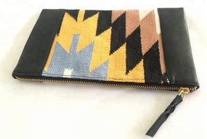 Nouvel arrivage de pochette Dhurrie Sling de style ethnique indien sac fourre-tout en tissu à motif personnalisé écologique avec logo personnalisé sacs de voyage - Product Image 5