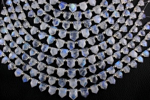 Maravilloso Arco Iris Natural piedra lunar azul fuego Pentágono forma Briolette cuentas joyería fabricación piedra colección estilo corte - Product Image 4