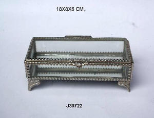 Boîte rectangulaire en verre et laiton avec pieds fœtaux avec raccords en laiton finition nickel Boîtes à bijoux Organisateur pour femme Cadeaux - Product Image 2