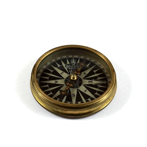 Brújula antigua de latón náutico de 3 pulgadas con calendario de 50 años dentro de Funda de cuero hecha de aleación de metal y texto grabado en vidrio - Product Image 2