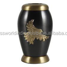 Stars & Stripes Urna de cremación para adultos Ataúd de metal de estilo americano Suministros funerarios de latón de Brassworld India - Product Image 2
