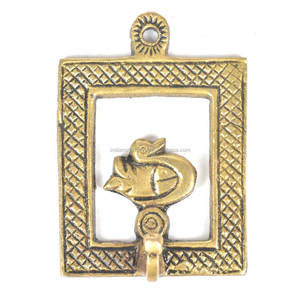 Ganchos de pared con marco de pato de latón dorado indio hechos a mano - Product Image 1