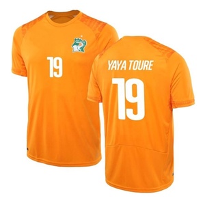 Conjunto de uniformes de fútbol juvenil, camiseta y pantalones cortos de fútbol para niños personalizados para equipos escolares o académicos - Product Image 1