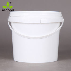 Cubo de pintura de plástico blanco de 4 litros con mango de material PP para envasado y almacenamiento de alimentos - Product Image 1