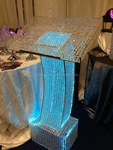 งานแต่งงานตกแต่งคริสตัล Podium เสางานแต่งงาน Podium บนเสาสี่เหลี่ยมคริสตัล Podium Handcrafted เงินเมทัลลิค - Product Image 6