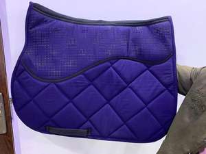 Selle de cheval exclusive en mousse à mémoire de forme, 15 mm d'épaisseur, antidérapante, pour un confort d'équitation optimal - Product Image 2