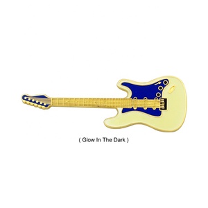 37 anni di esperienza spille da bavero per chitarra in smalto morbido luminoso personalizzato all'ingrosso in fabbrica - Product Image 3