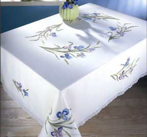 Nappe brodée, 100% coton, broderie Quang Thanh - Product Image 1