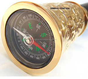 Bastón con mango de latón de estilo antiguo en madera negra para senderismo con punta de goma - Product Image 1