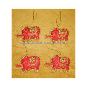 Adornos Colgantes Decorativos Bordados a Mano con Forma de Elefante - Product Image 1