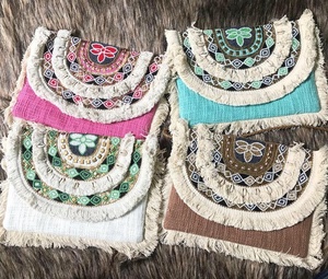 Bolso de Mano Tipo Clutch con Flecos y Bordado Tradicional Hecho a Mano, Diseño de Conchas Codi, Tela de Algodón KAMARVY, Forma de Media Luna - Product Image 2