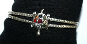Pendentif en pierre précieuse Navratna naturelle en argent sterling massif 925 avec perle pour les fiançailles de mariage ou l'idée de cadeau d'anniversaire - Product Image 2