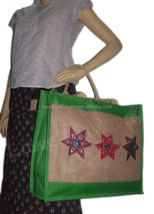 Sac fourre-tout en jute brodé d'étoiles Lowellcraft.com avec bordure verte, style bohème, fermeture ouverte, doublure Delhi - Product Image 3