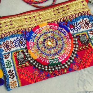 Bolso de Hombro Étnico Tribal Indio Vintage, Hecho a Mano, de Tela Banjara, Ecológico, Multicolor, 2018 - Product Image 1