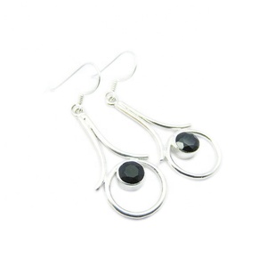 Venta al por mayor 925 Pendientes de gota de plata esterlina Piedra preciosa de ónix negro con chapado en oro Estilo vintage Directo del fabricante - Product Image 1