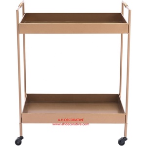 Chariot de bar en métal doré Chariot de service rectangulaire au design moderne Chariot d'extérieur pour hôtel de luxe à 2 niveaux et 4 roues au fini doré - Product Image 4