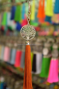 Vente en gros Mini Top Model Trendy Art Porte-clés Accessoires de mode en nylon faits à la main écologiques avec pompon d'arbre classique pour clés - Product Image 4