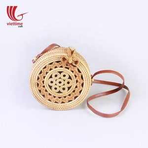 กระเป๋าถือฟางหวายธรรมชาติสไตล์วินเทจตกแต่งด้วยพู่มีสองมือจับ/สายรัด - Product Image 1