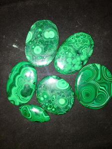 Rida Creations - Cabujón de Malaquita Natural en Formas Mixtas, Gema Verde para Joyería, Certificado IGI, Mineral Pulido Suelto - Product Image 2