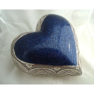 Urna de cremación de corazón con floristería dorada, suministros funerarios, Brassworld, India - Product Image 4