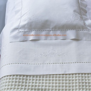 ชุดเครื่องนอนผ้าปูที่นอนสีขาวลายปักมือ งานเย็บริมผ้าทำมือ - Product Image 3