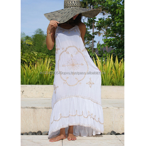 Robe maxi bohème à volants avec broderie et sequins, dos sexy, chic bohème, robe de plage à superposer, vente en gros - Product Image 1