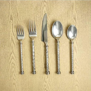 Ensemble de couverts ronds à poignée martelée design d'anneau poli miroir argenté en acier inoxydable Offre Spéciale ensemble de couverts de dîner de mariage - Product Image 2