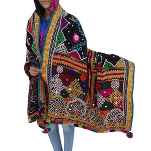 Venta al por mayor de lana antigua hecha a mano Rabari chal bordado uno de los tipos BANJARA Manta - Product Image 2
