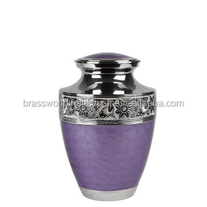 Urna de cremación de latón funerario para adultos de estilo americano, urna de madera y Metal grabada en níquel para cenizas humanas, BRASSWORLD INDIA - Product Image 1