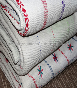 واحدة من نوع الثقيلة قديمة 5 إلى 7 طبقة Kantha المطرزة رمي ، Kantha من الهند اليدوية خمر Kanthina ساري لحاف