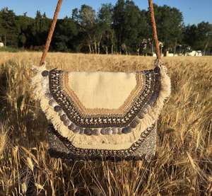 Pochette de soirée en jute brodée avec pompon - Product Image 5