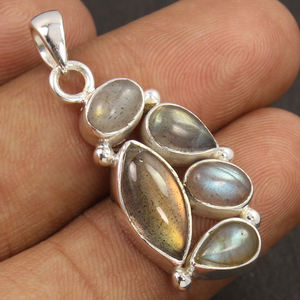 Piedras preciosas naturales de LABRADORITA 925 Plata de ley sólida Diseño caliente Colgante solitario Exportador Asequible Popular - Product Image 1
