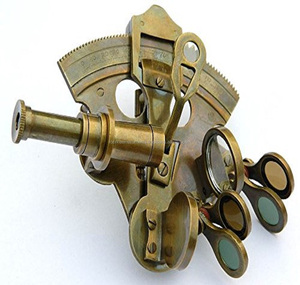 Sextant de bateau nautique en laiton antique de 5 pouces, astrolabe fonctionnel, télescope, instrument de navigation, outil marin pirate avec charnière - Product Image 1