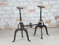 Table de bar industrielle vintage réglable en hauteur en bois de manguier avec base en fonte de forme ovale AKKU ART EXPORTS ID-519 Hôtel