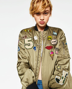 Chaqueta Bomber no tejida de satén de invierno con diseño bordado recién impreso Servicio OEM de nailon 100% disponible Impermeable a prueba de viento - Product Image 5