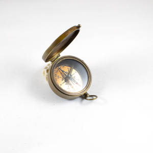 Boussole Calyron faite à la main en verre de laiton finition Antique nautique avec étui en cuir-personnalisée pour les cadeaux d'affaires et la navigation - Product Image 3