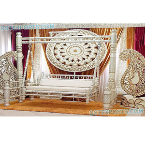 Jhulla de madera blanca para boda india, hermoso escenario de boda, Sankheda, Swing, perla, blanco - Product Image 1