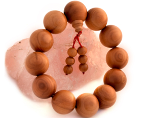 Perles de bois de santal brun doré naturel durable avec un parfum naturel de bois doux - 108 Mala pour la méditation et les projets d'artisanat - Product Image 1