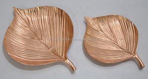 Plateau de service en métal aluminium 39x18 cm avec éléments décoratifs pour servir des fruits IHA Gold & Copper Leaf-Design - Product Image 3