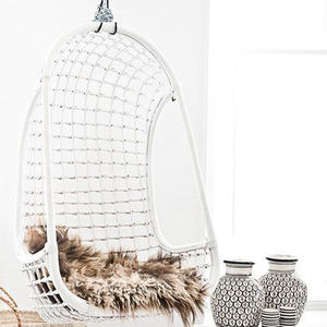 Chaise suspendue moderne en rotin blanc pour mobilier d'extérieur élégante et confortable pour le salon - Product Image 1