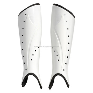 Nouveau protège-tibia de football unisexe Protection complète des jambes Conception spéciale Matériau en cuir de haute qualité Personnalisable Impression du nom Adultes - Product Image 1