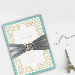 Carte de soie personnalisée avec boucle en cristal pour décorations d'invitations de mariage élégantes - Product Image 1