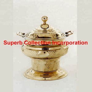 Chafing Dish Triangular de Latón Martillado y Acero Inoxidable con Control de Temperatura para Eventos de Catering - Product Image 2