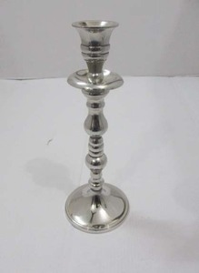 Candelabro de pilar de aluminio de una sola luz hecho a mano TVAKM modelo 195 para decoración de pieza central de hotel o boda - Product Image 4