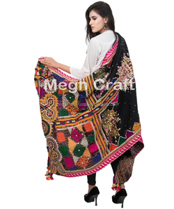 ผ้าคลุมไหล่ปักลายผ้าฝ้ายสำหรับผู้หญิง MEGH CRAFT - ลายชนเผ่าคุชและบันจารา ราบารี - Product Image 4
